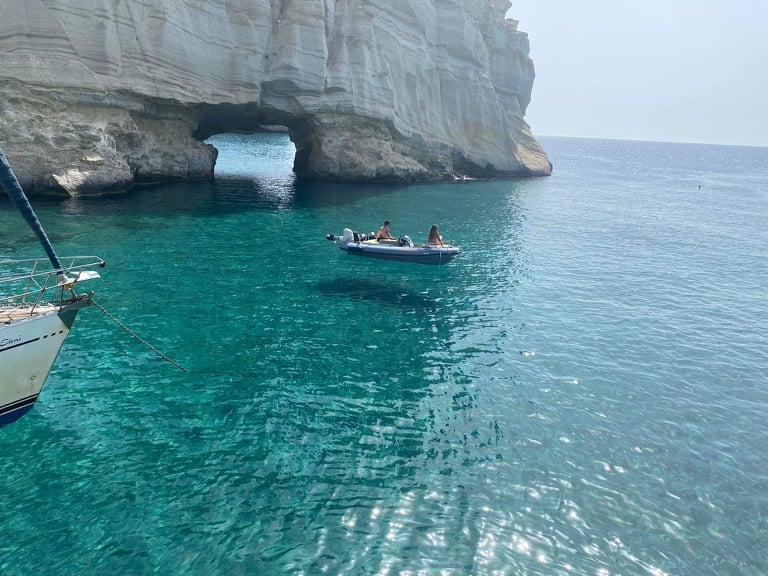 Raptor 457 self-drive boat Milos