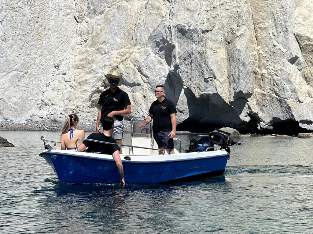 Fost Shadow 450 no license boat rental Milos