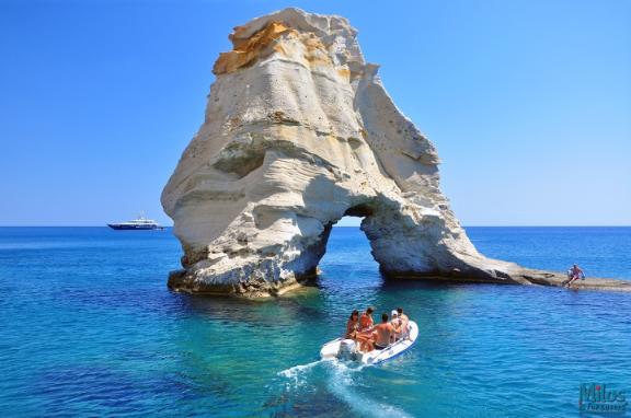 milos private boat cruises