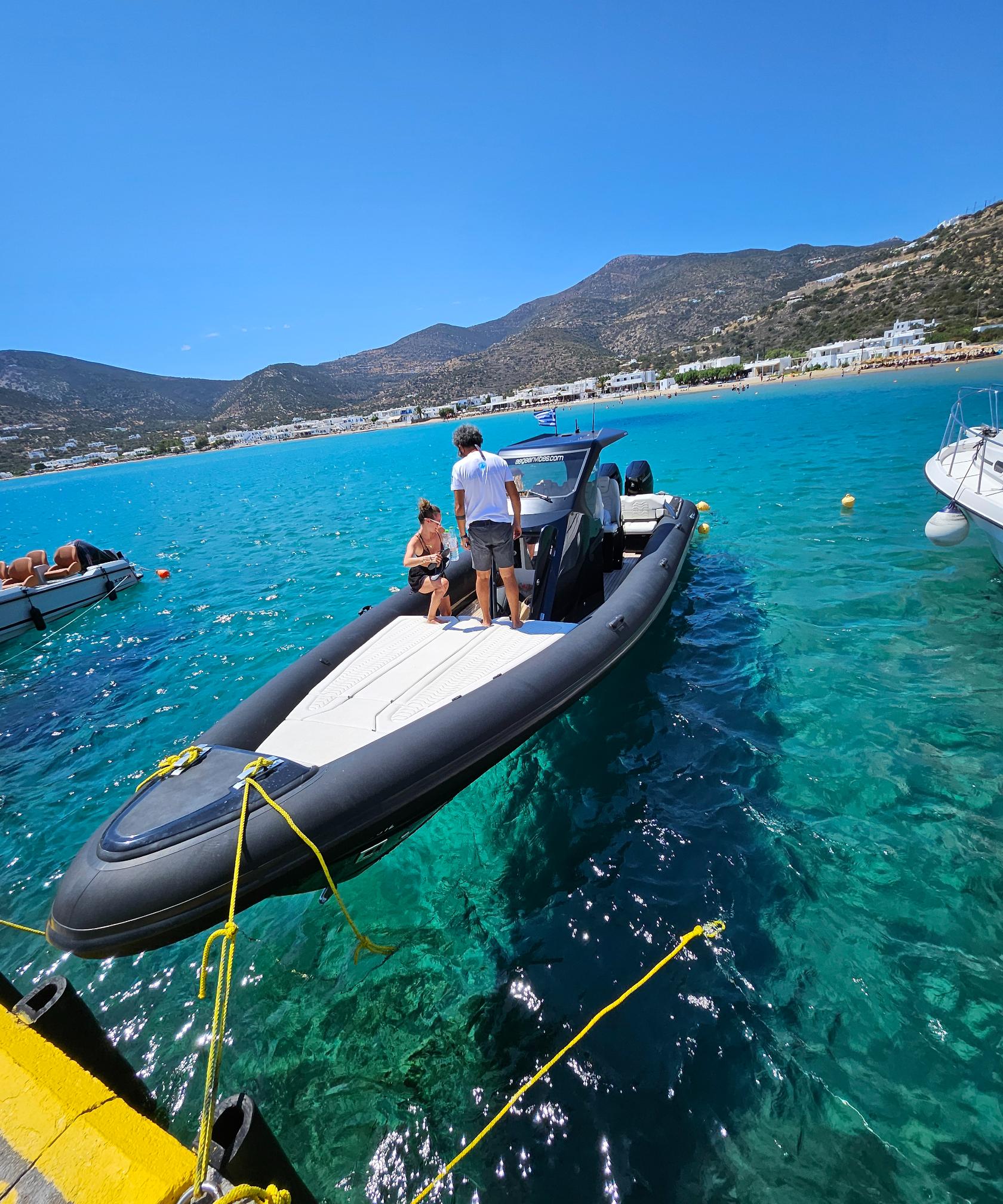 rent a boat in milos